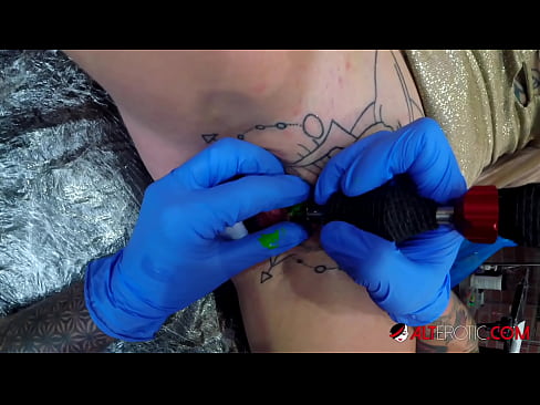 ❤️ Itin tatuiruota karšta Sully Savage gavo tatuiruotę ant savo klitorio ❤️ Just porno prie mūsų lt.full-porner.ru ❌️